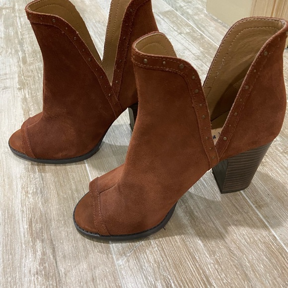 Lucky Brand (never worn) brown suede open toe bootie size 8 - Picture 2 of 13